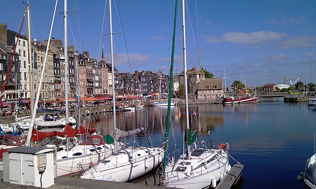 Le Central Honfleur Bagian luar foto