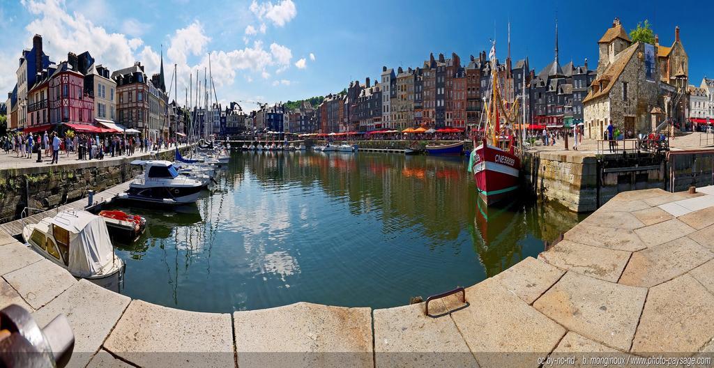 Le Central Honfleur Bagian luar foto